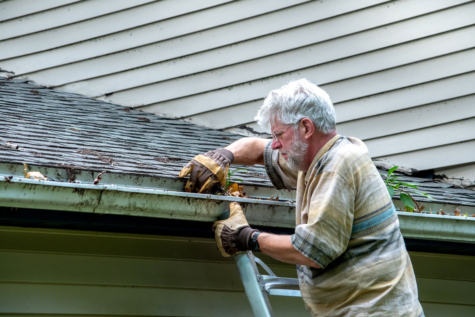 cleaning dirty gutters