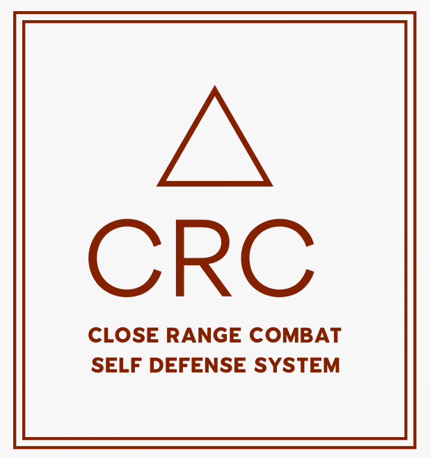 Logo für Selbstverteidigungssystem. Braunes Dreieck über „CRC“. Text: Selbstverteidigungssystem für den Nahkampf.