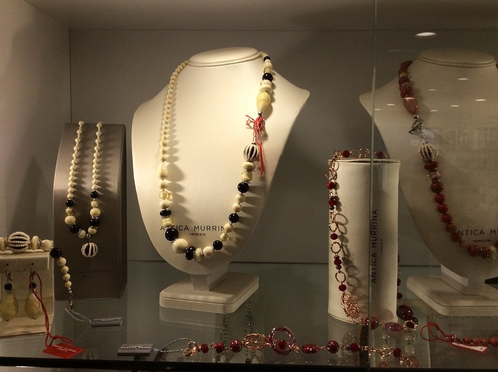 vetrina di una gioielleria