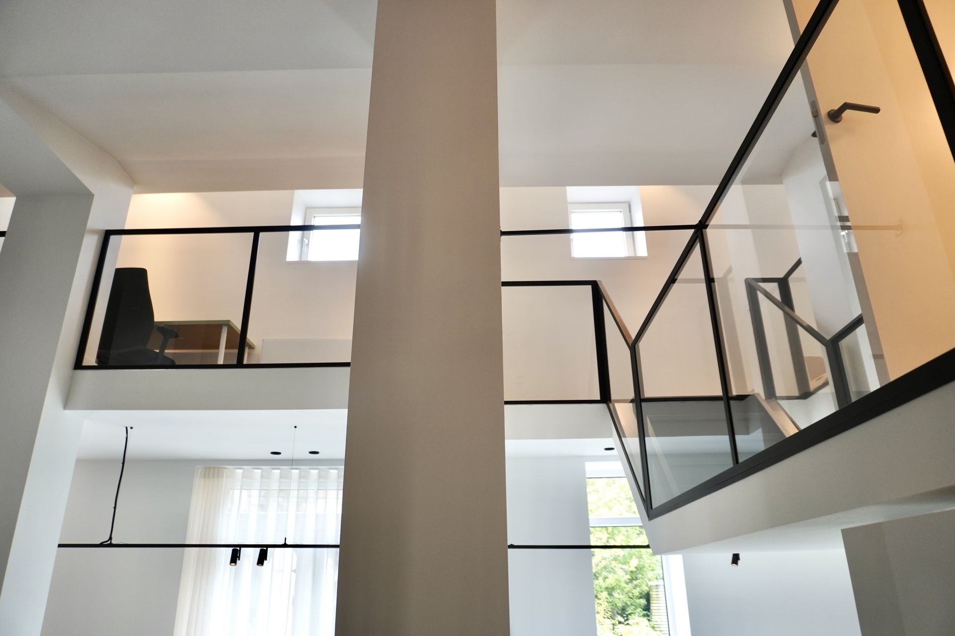 Stalen balustrade met glas zwart 