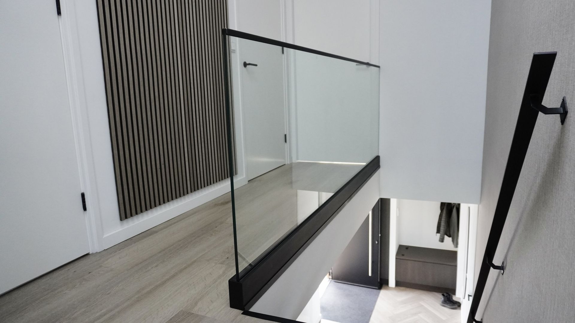 Stalen balustrade vol glas
