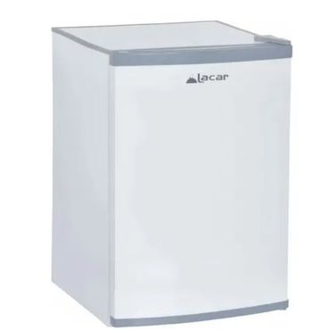 Mini refrigerador compacto blanco con borde superior e inferior plateado sobre fondo liso.