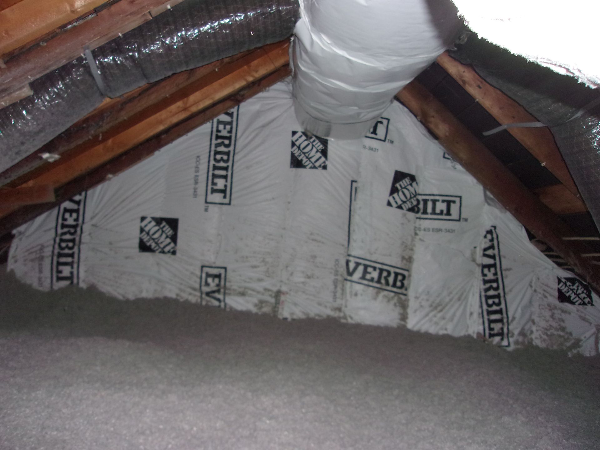 Cellulose loose fill insulation and sealed attic eaves by Unified Insulation Systems