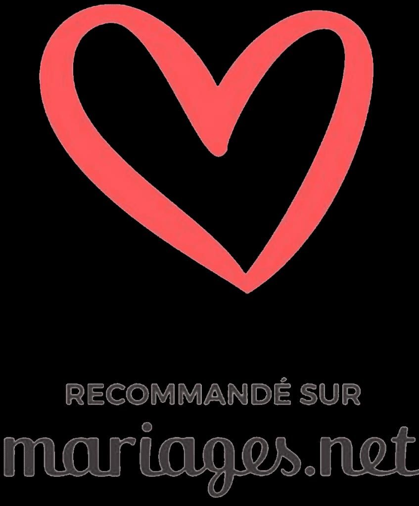 Un logo pour mariages.net avec un coeur rouge sur fond noir