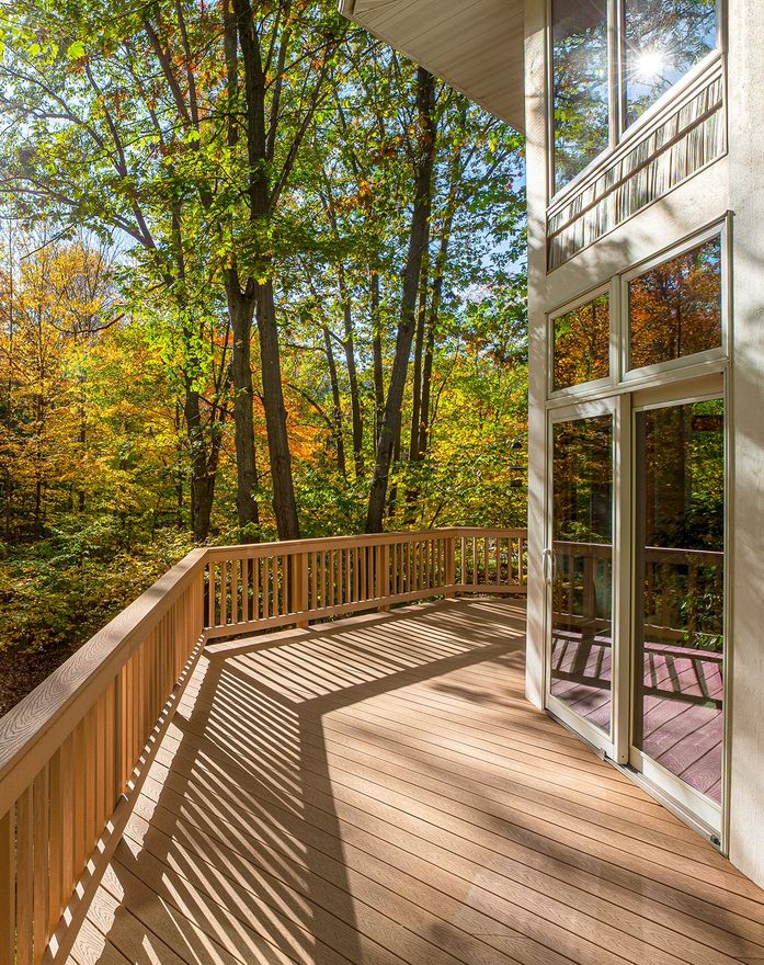 Oshawa Backyard Deck | enclosed deck railing