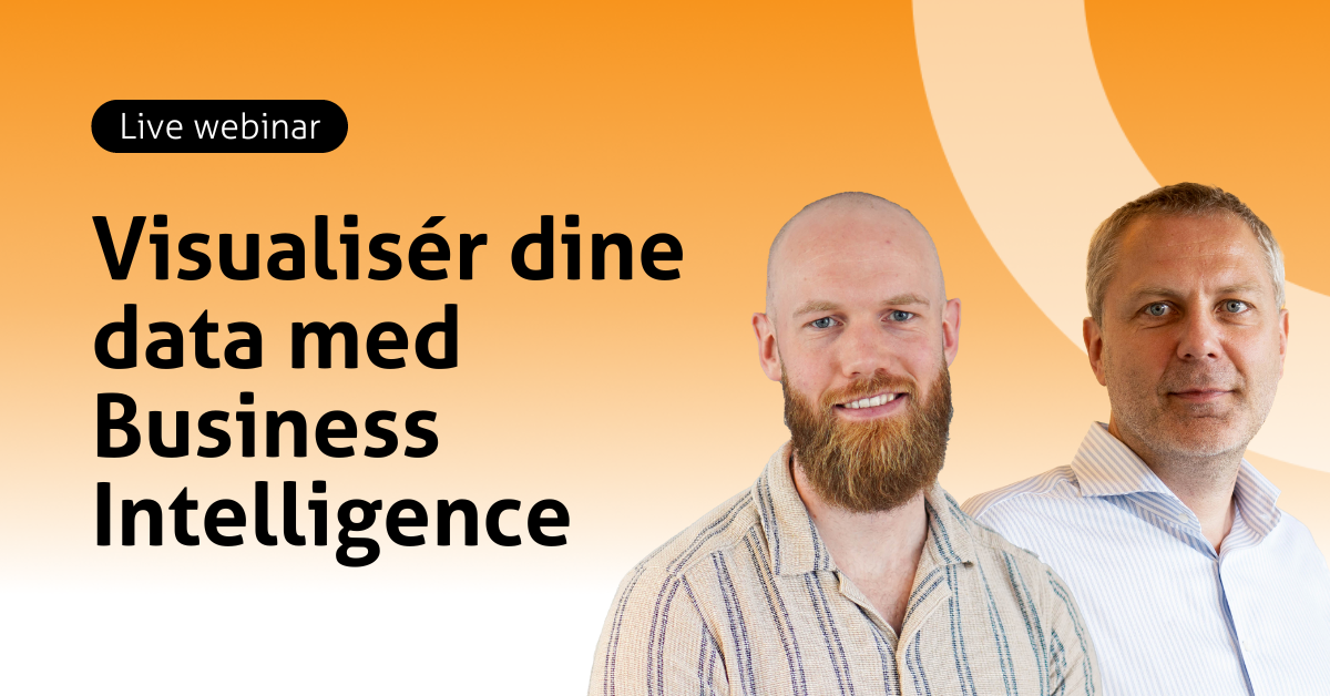 En computer og en bærbar sidder ved siden af hinanden på et bord.