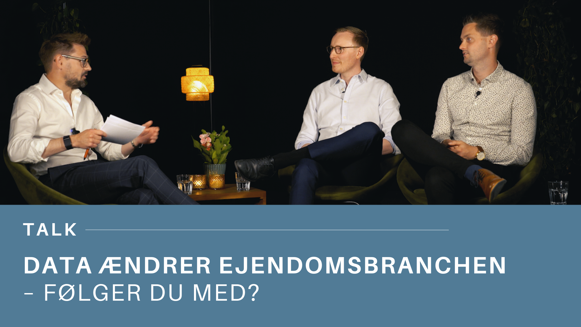 en stor murstensbygning med ordet kab på toppen