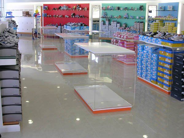 espositori di design in plexiglass