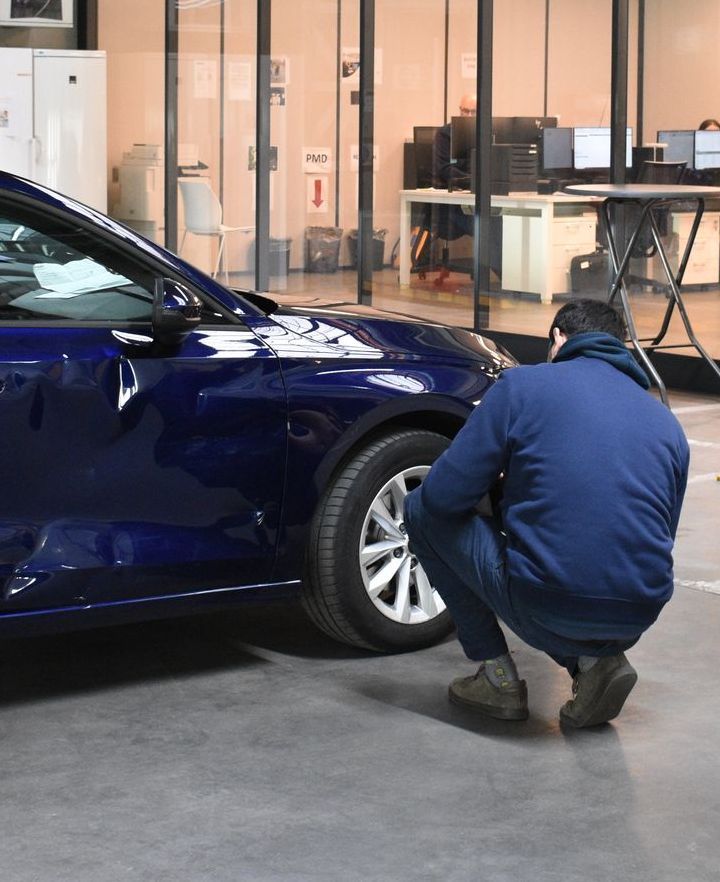 Un photo d'un examen de dommage chez Care4fleets à Vilvorde, Belgique.