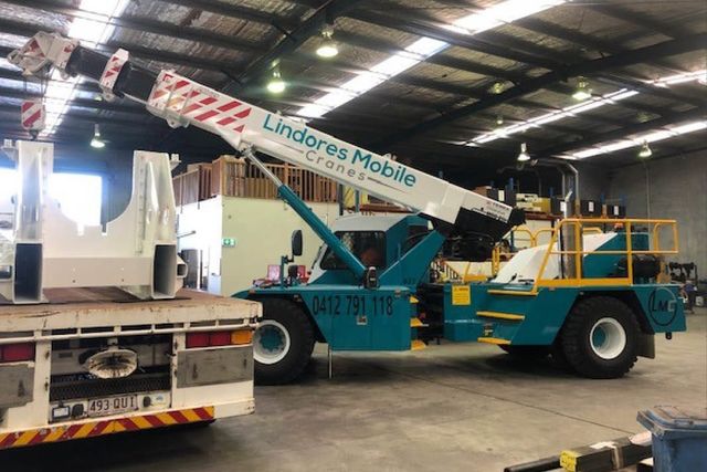 Crane truck hire