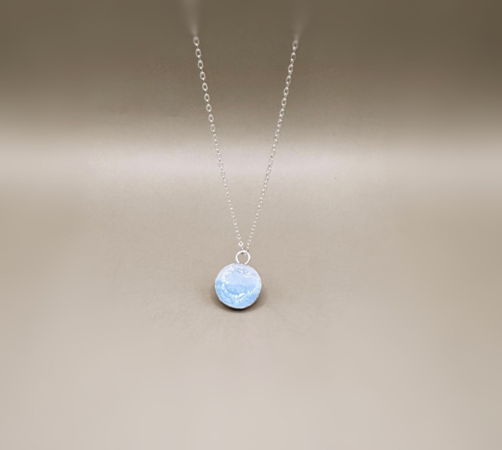 round shaped pendant
