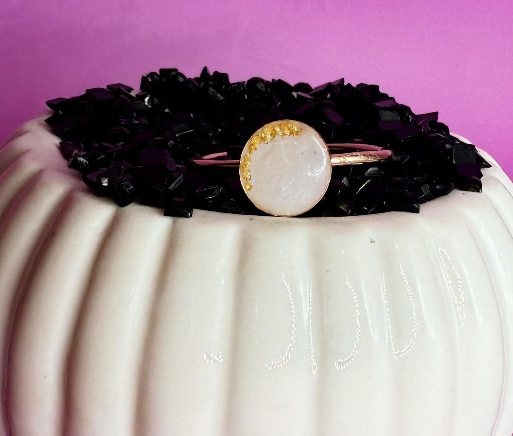 round ring with details