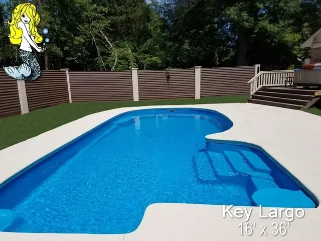 A picture of a Key Largo swimming pool.