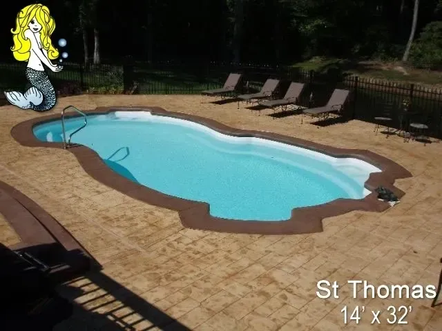 A picture of a St. Thomas swimming pool.