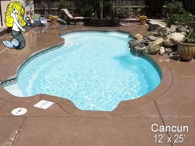 A picture of a Cancun swimming pool.