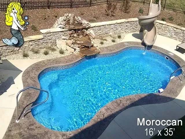 A picture of a Moroccan swimming pool with a slide