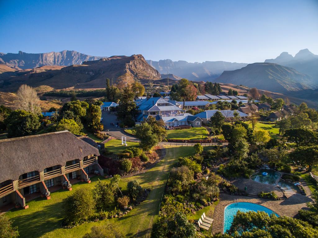 An aerial view of a hotel with mountains in the background.