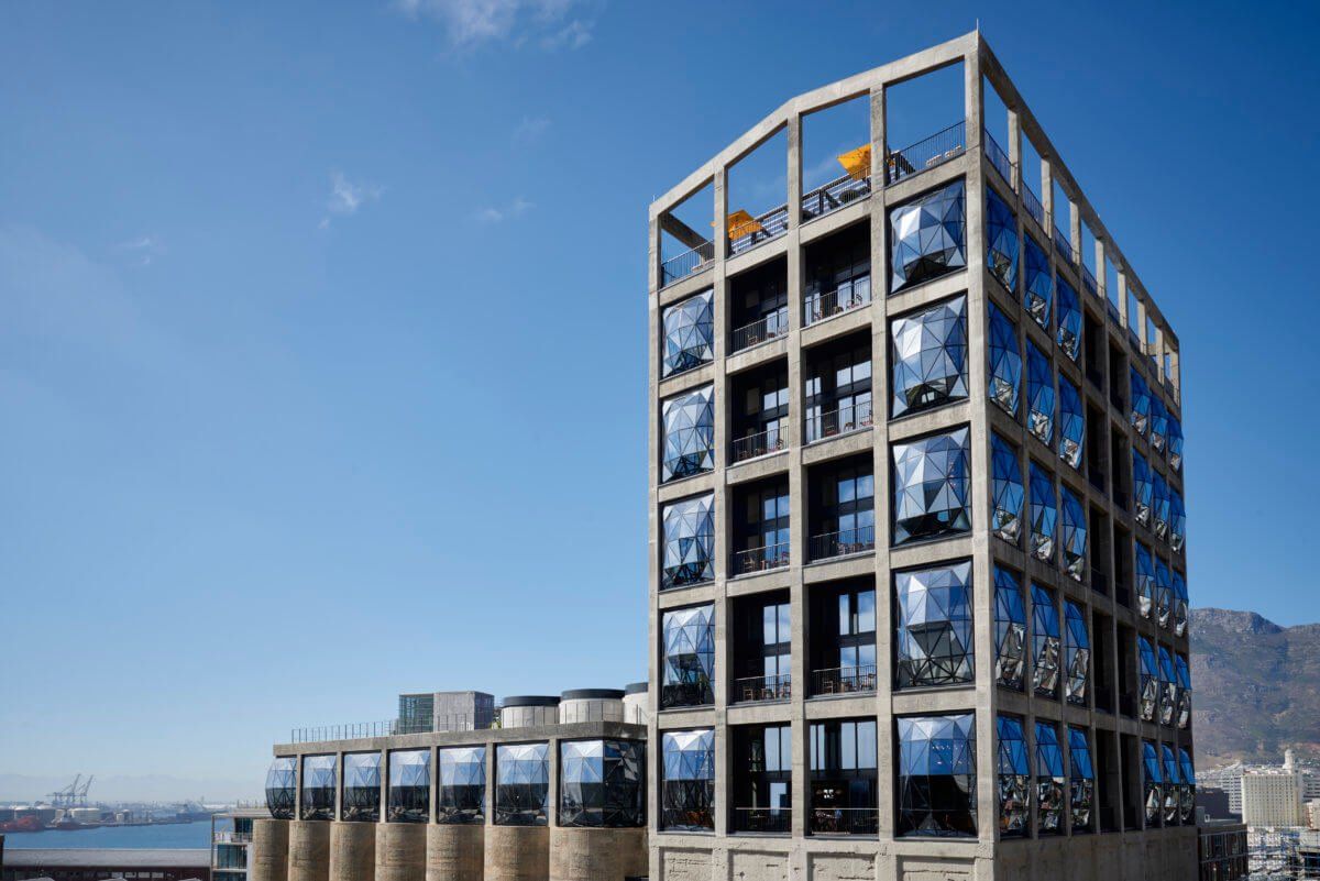 A tall building with a lot of windows and a blue sky in the background.