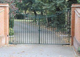 manual-and-electric-gates-st-albans-chris-ward-engineering-iron-gates