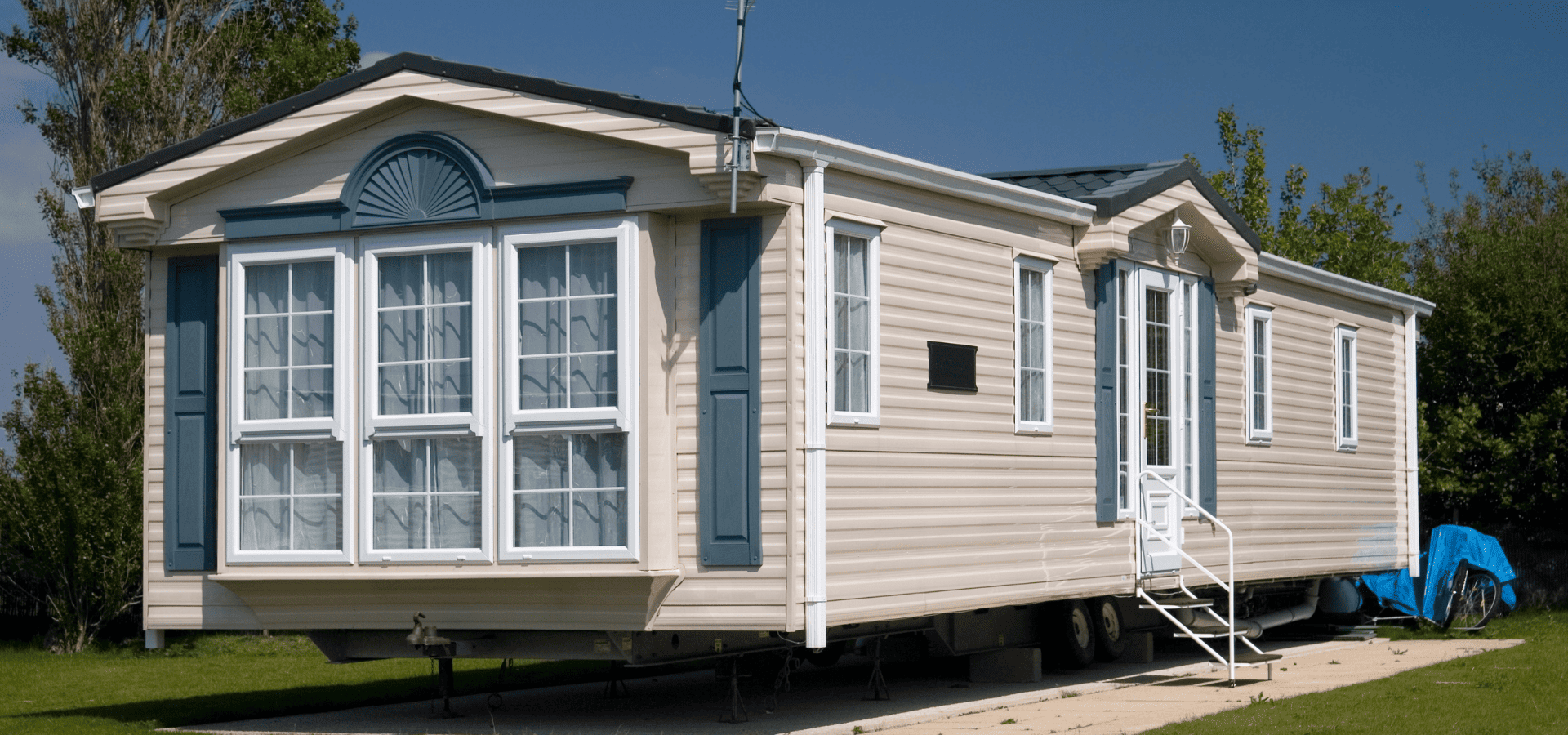 Large luxury mobile home with vinyl siding