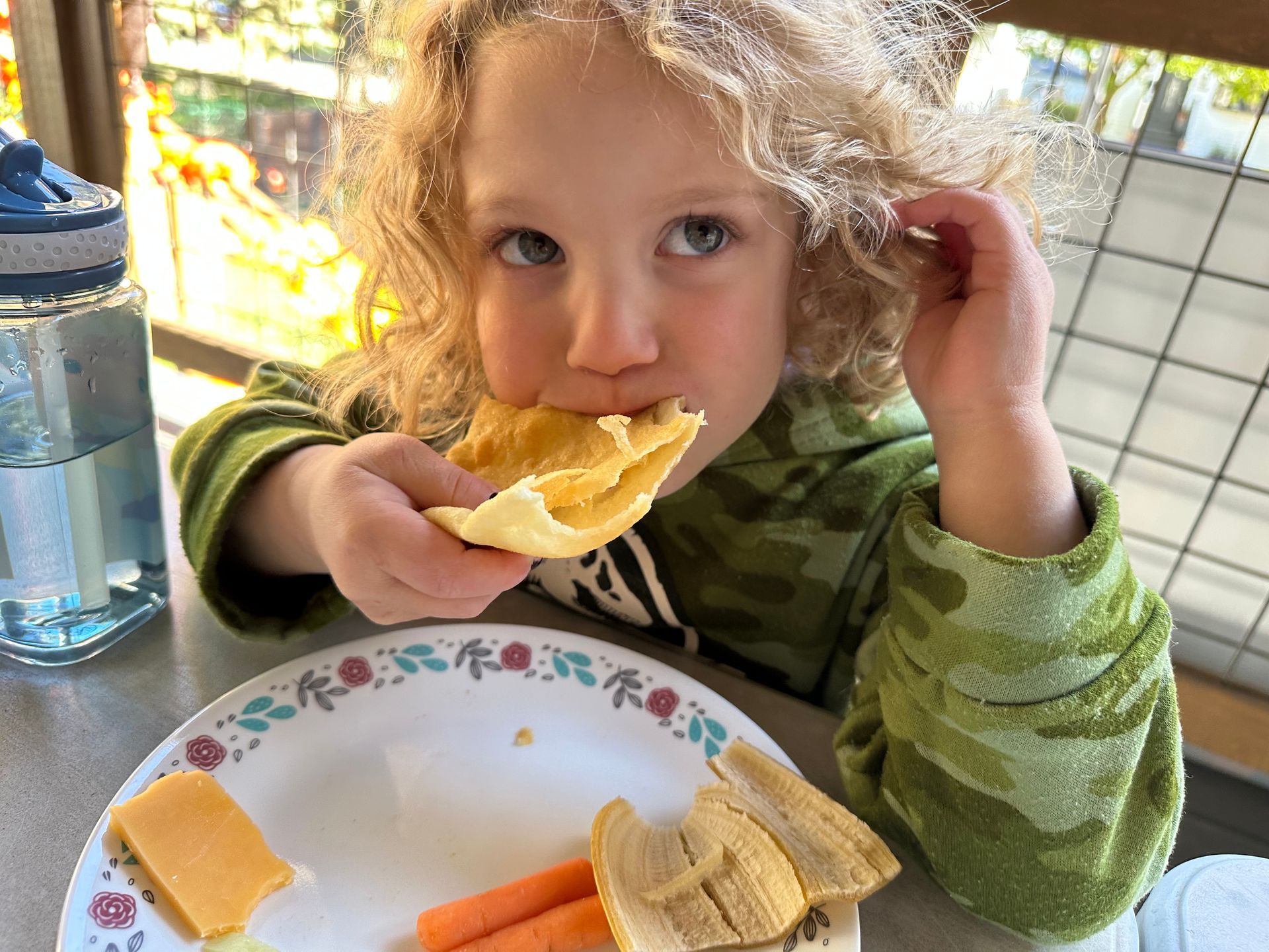 child eating lunch
