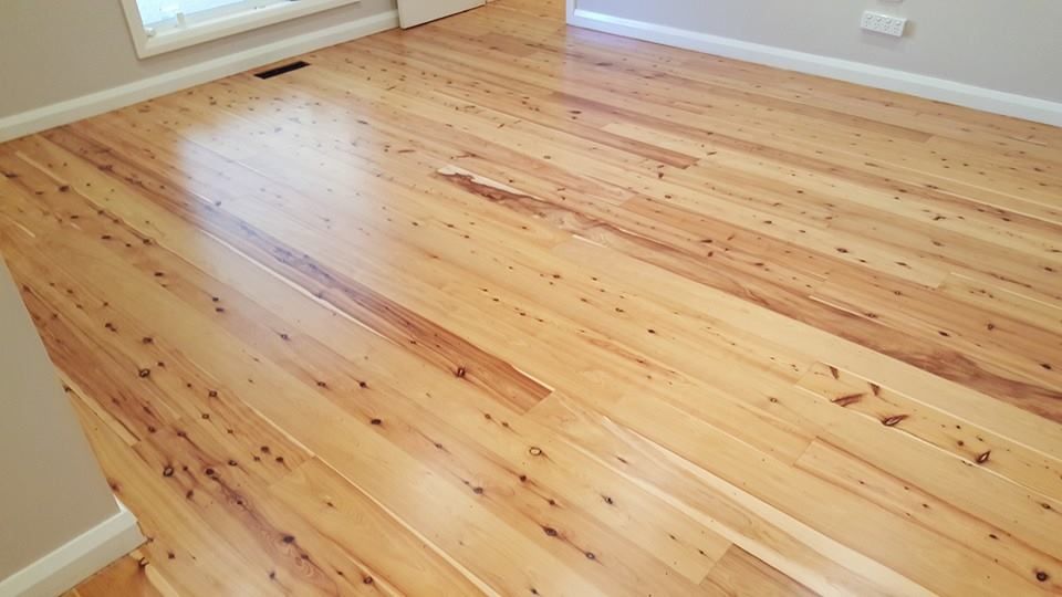 A room with a wooden floor and a window.