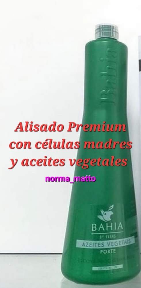 Green bottle of hair product with text: "Alisado Premium con células madres y aceites vegetales"