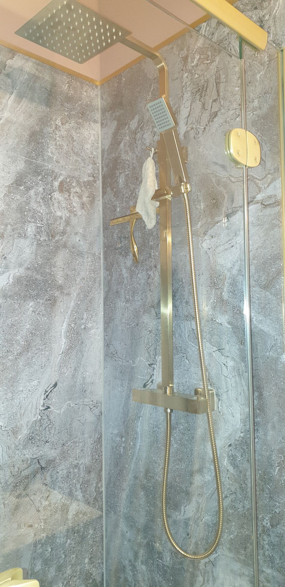 Gold shower system with rain head