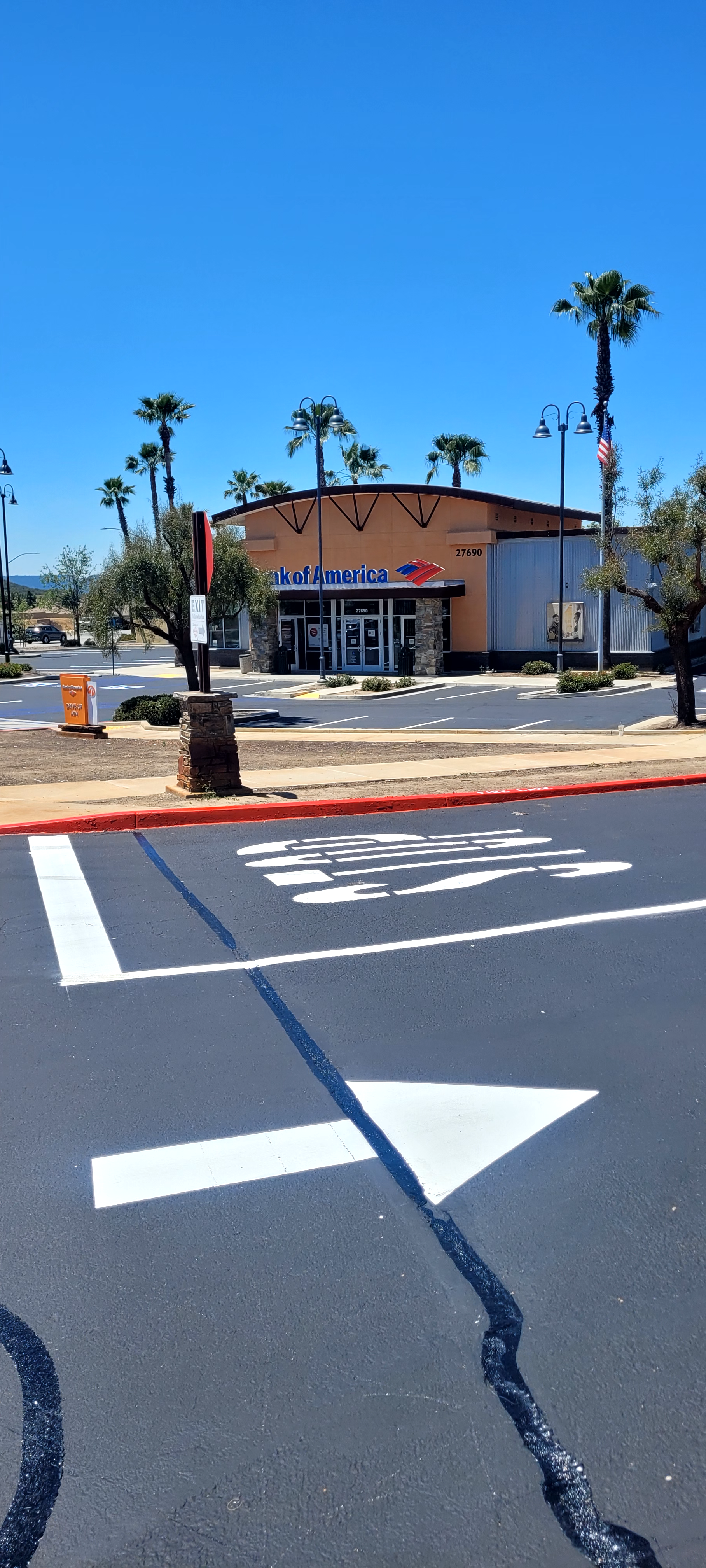 A white arrow is pointing to the right in front of a store.