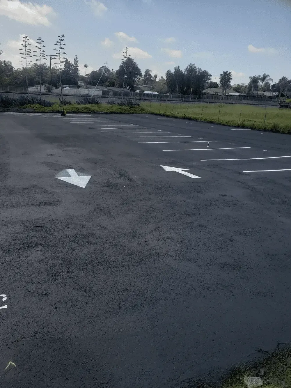 A parking lot with a white arrow pointing to the right