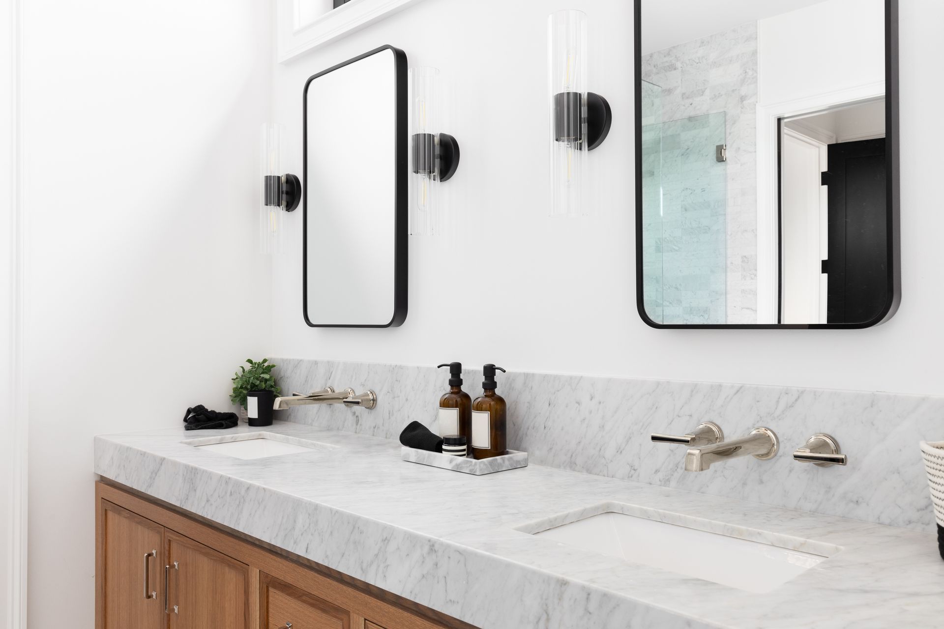 Marble bathroom countertops