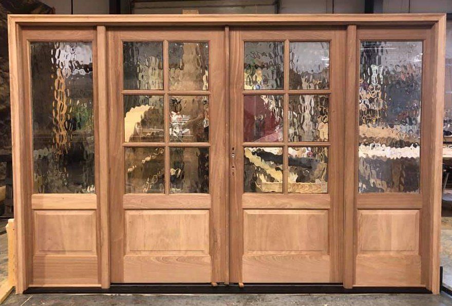 Double door unit with extra wide sidelights