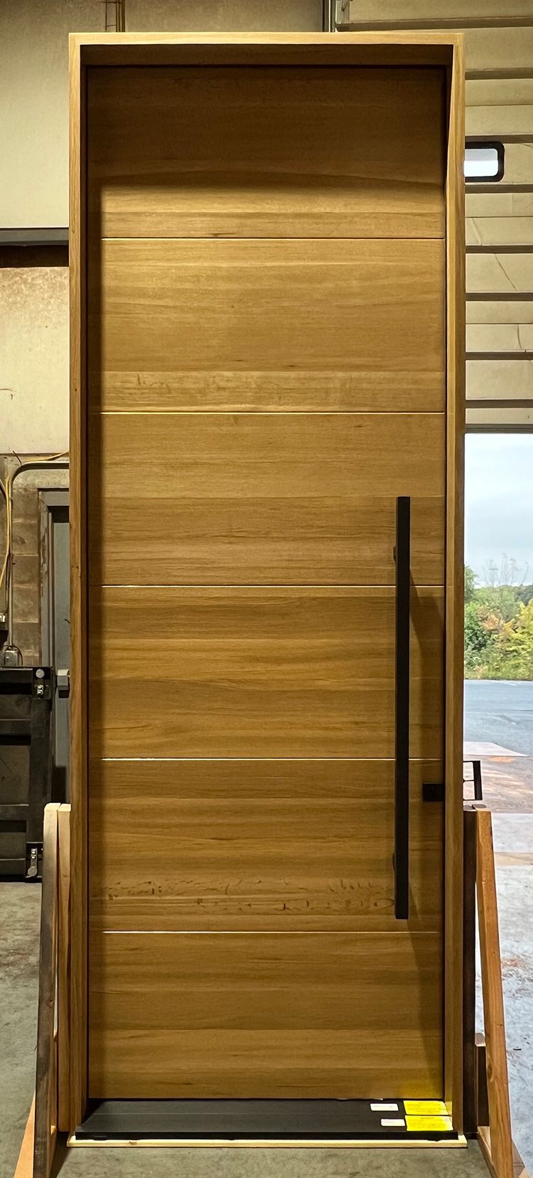 Paparone & Rollins #28515
Rift Sawn White Oak Entry Door Unit
42 X 120”
Contemporary Lock and Pull 
Finished in Honey
Bluffton, SC