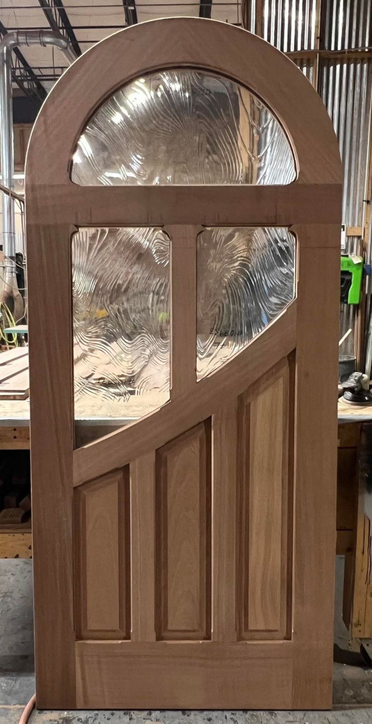 #29014
Paint grade Sapele Mahogany
Full radius, square profile with chamfering and Flemish glass.