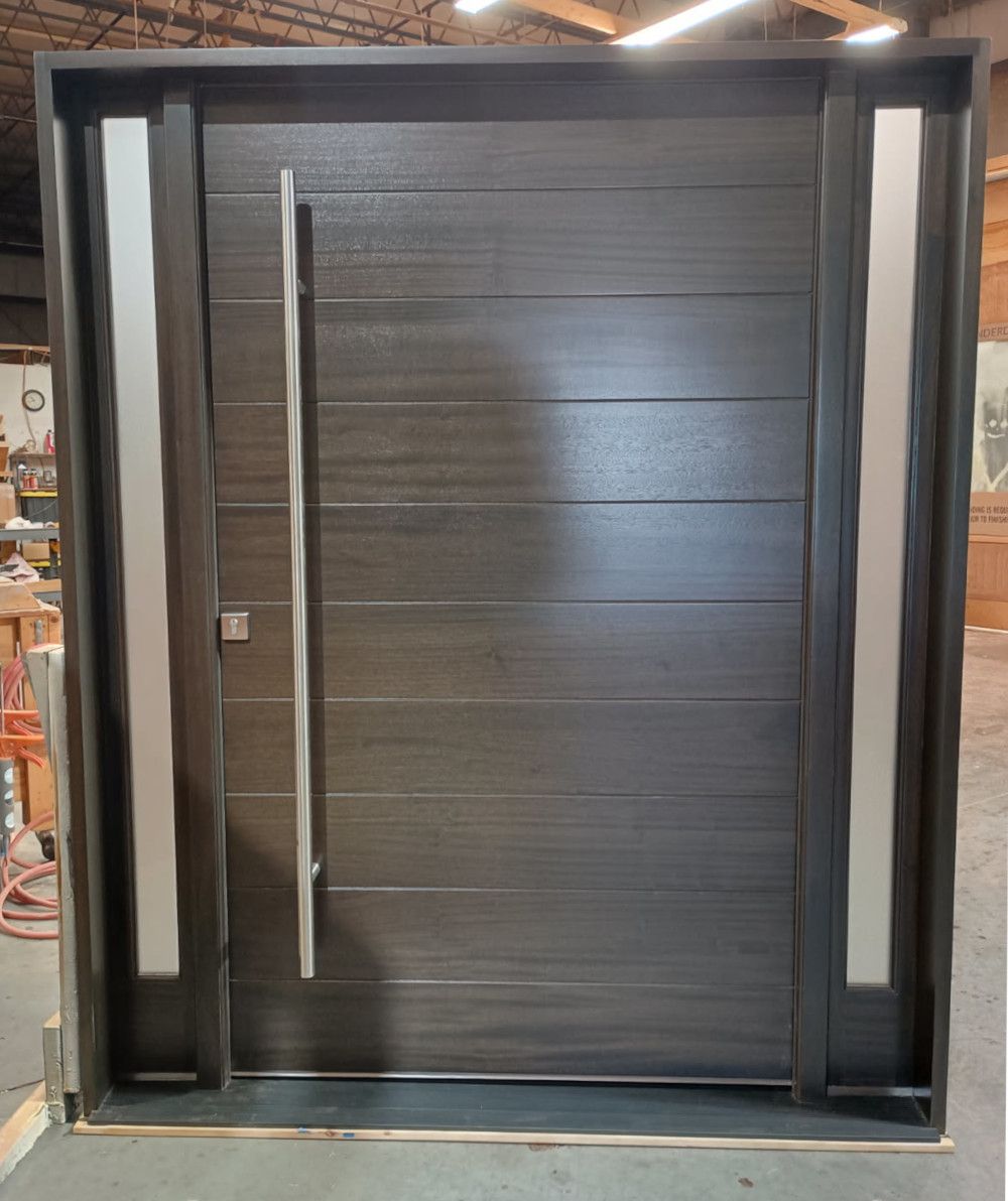 Capo #29088
Mahogany flush door
Acid etch glass
Contemporary mulit-point lock with Hoppe pull
Finished in Chocolate
West Milford, NJ