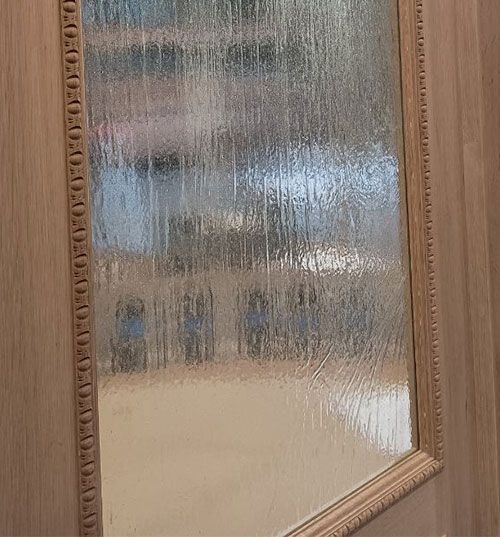 Clayton Timbrell Co #28870
Rift White Oak interior double door
WISSMACH 01S CLEAR SEEDY GLASS
Custom egg & dart applied mouldings
San Francisco, CA