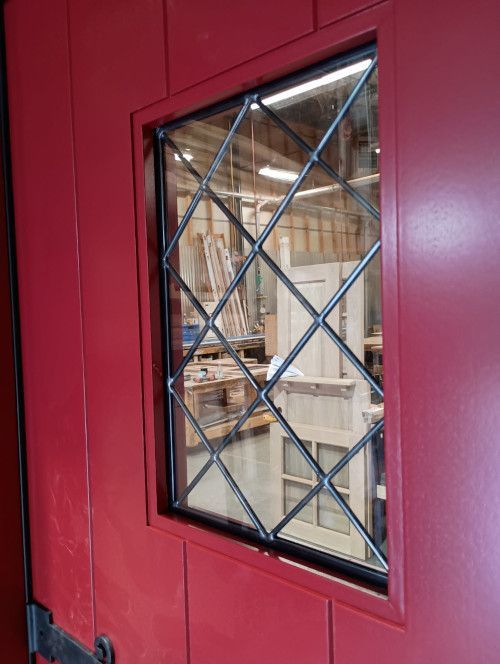 Craig #29214
Mahogany flush door with diamond caming glass
Color matched to BM Heritage Red
Lake Placid, NY