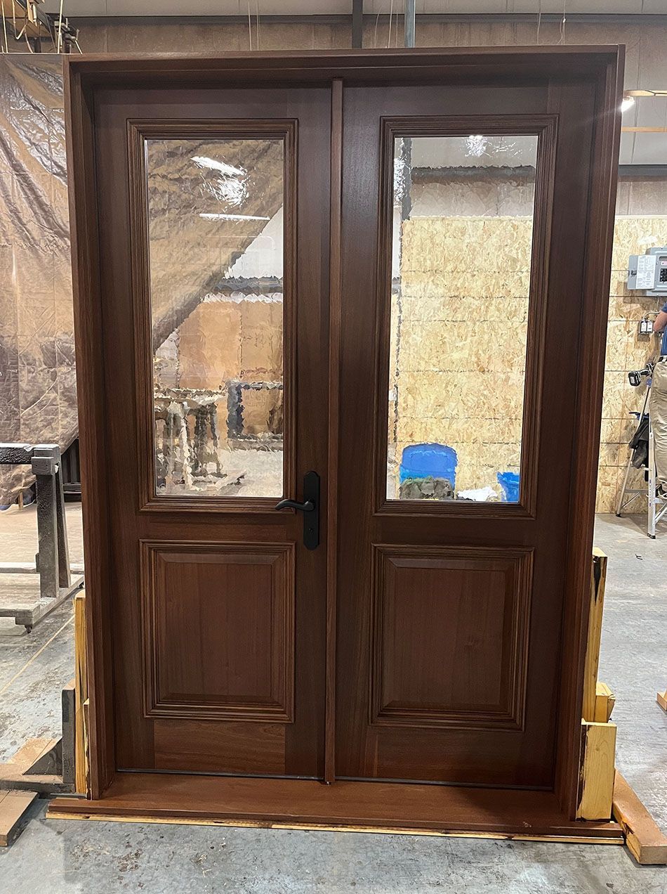 Hegarty #28316
Mahogany double door
Antique glass
Finished in Saddle