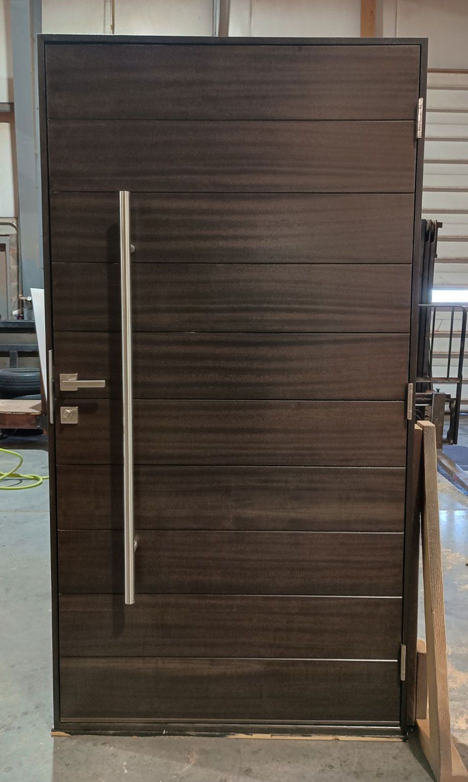 Hsu #29657
Mahogany flush door
Hoppe contemporary multi-point lock & pull handles
Finished in Chocolate
Winchester, MA