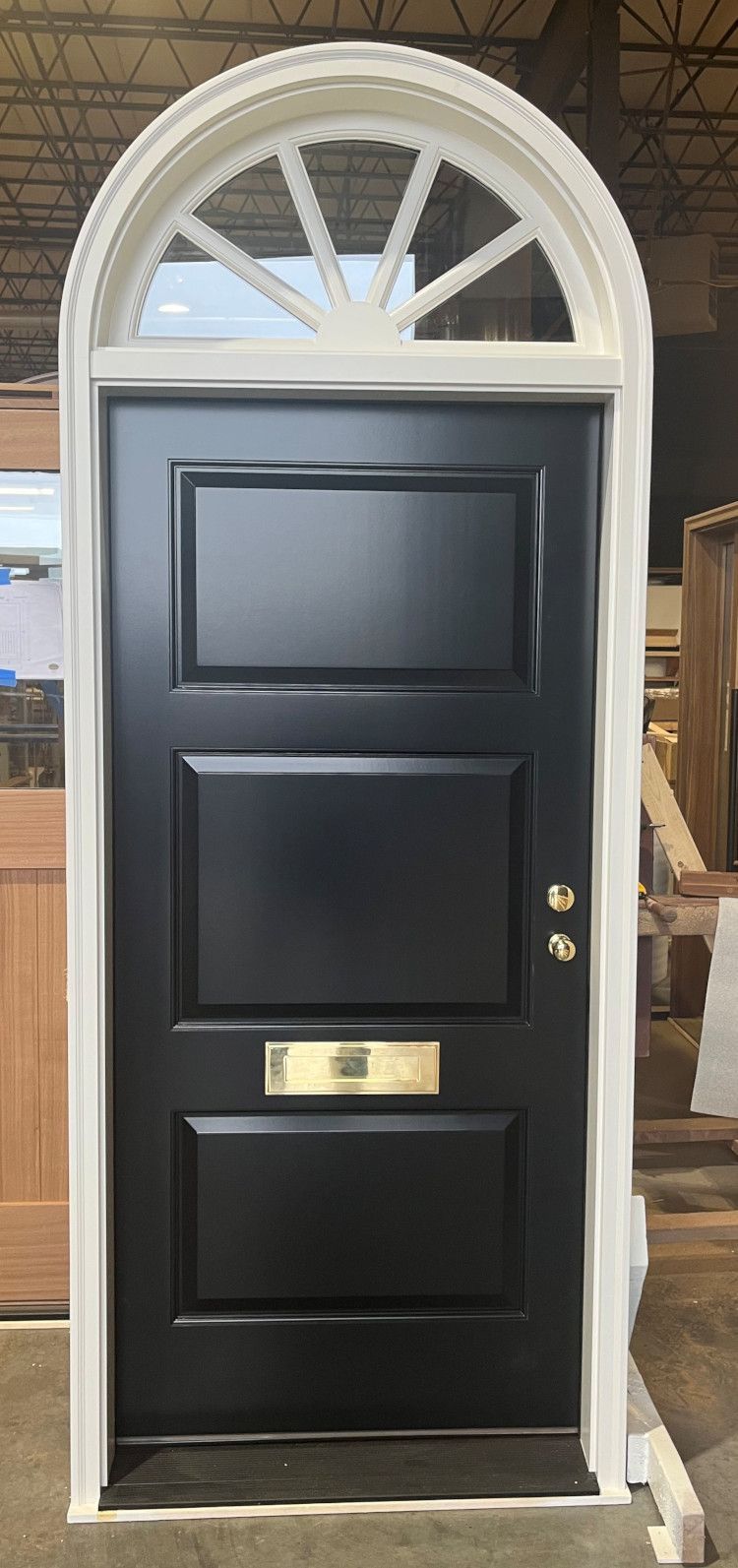 Kutcher #29029
Mahogany door
Installed customer supplied lockset & mail slot
Painted to match customers custom paint colors
Birmingham, AL