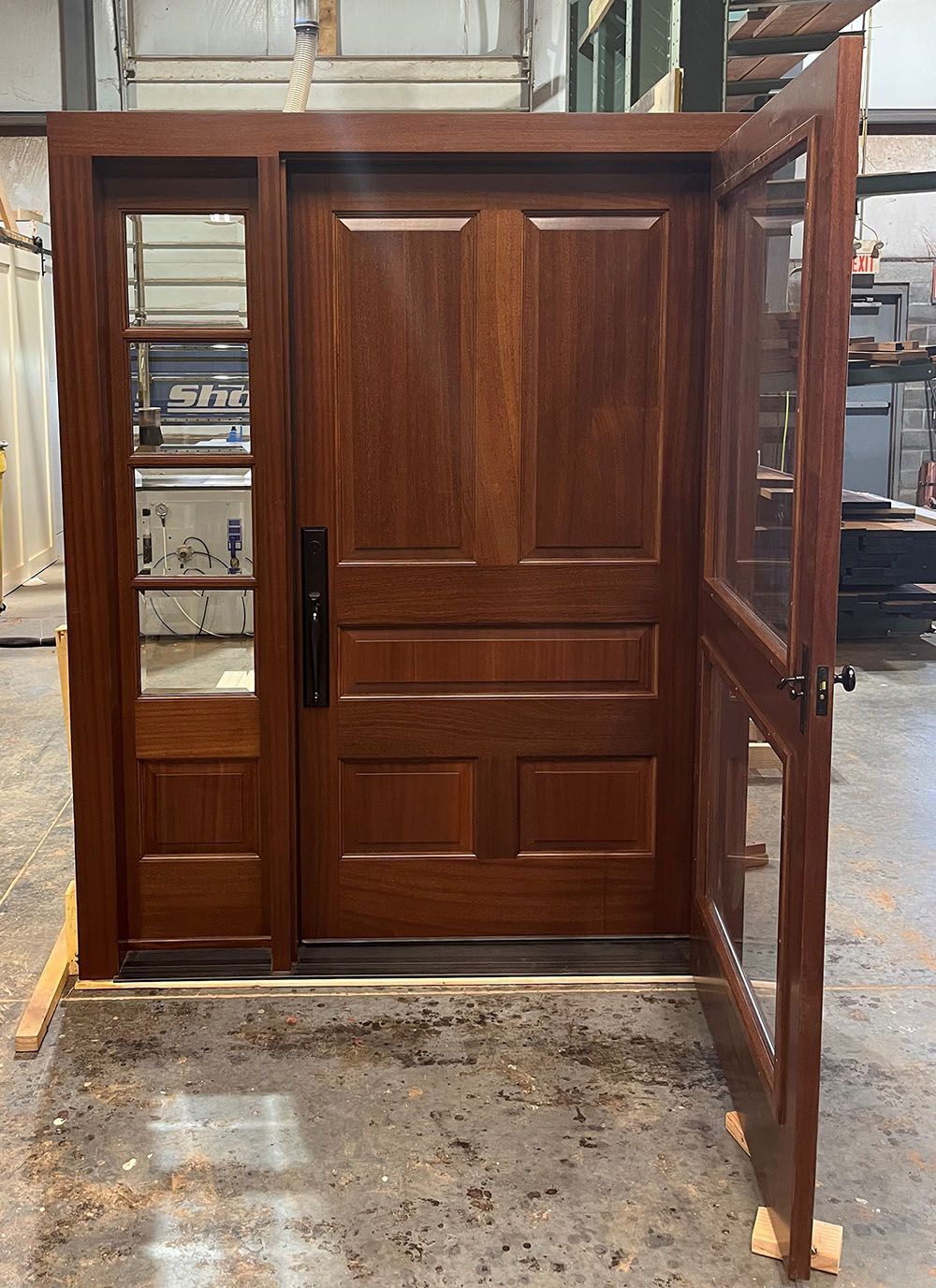 Kolb #28365
Mahogany door & storm door
Finished in Saddle