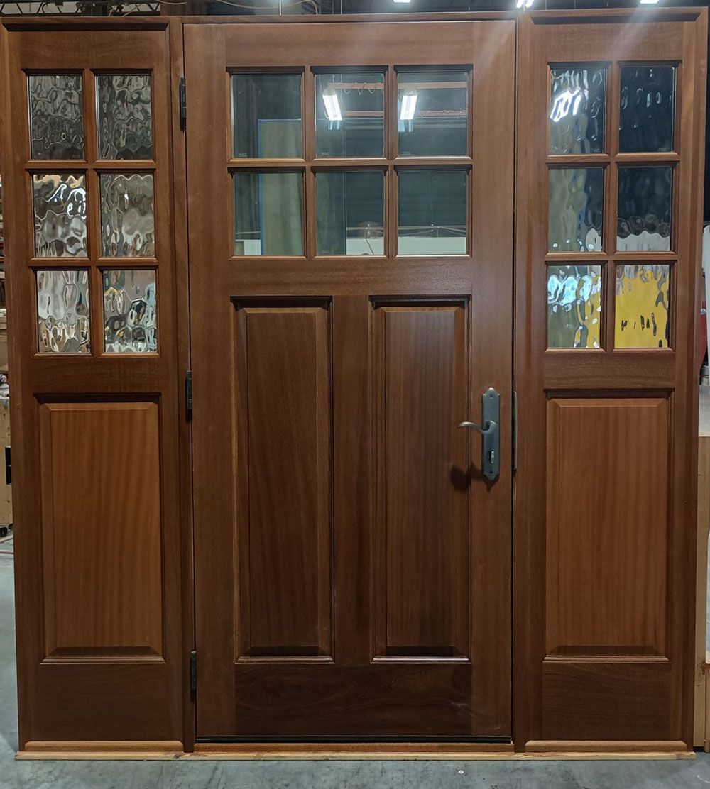 Leithead #28269
Mahogany door with clear & Flemish glass
Split finish 045 & 077