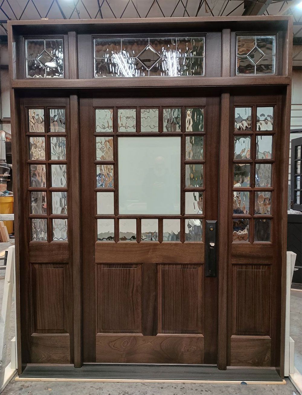 Matthews #28718
Mahogany door
Flemish, Zinc caming, & Electronic switchable center glass panel
Finished in Minwax Ebony #2718