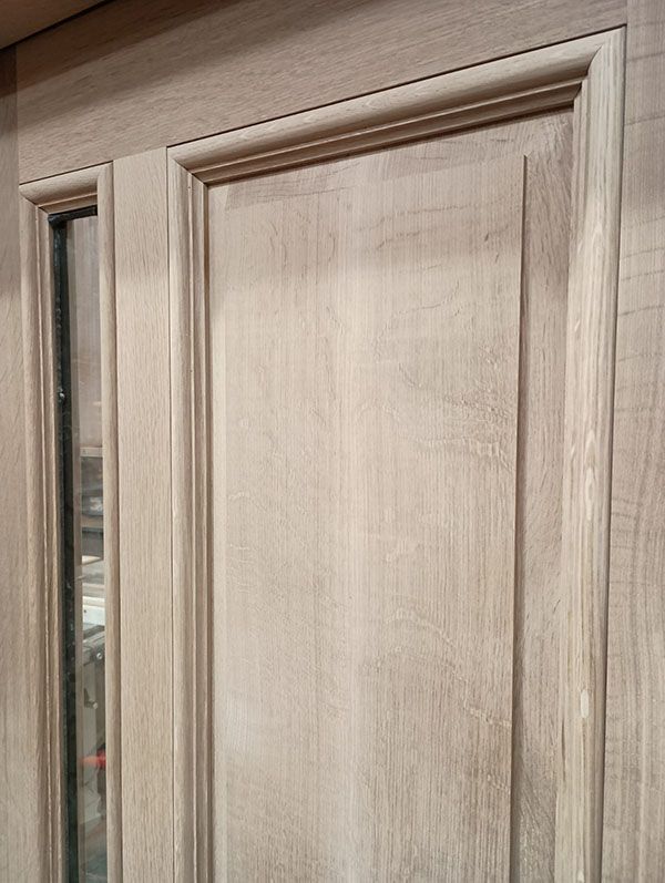 Mohebbi #28239
Rift white oak
Inset panel mouldings
Customer supplied rocky mountain hardware installed