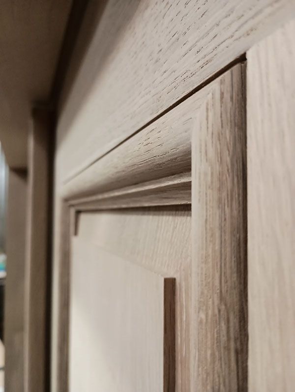 Mohebbi #28239
Rift white oak
Inset panel mouldings
Customer supplied rocky mountain hardware installed
