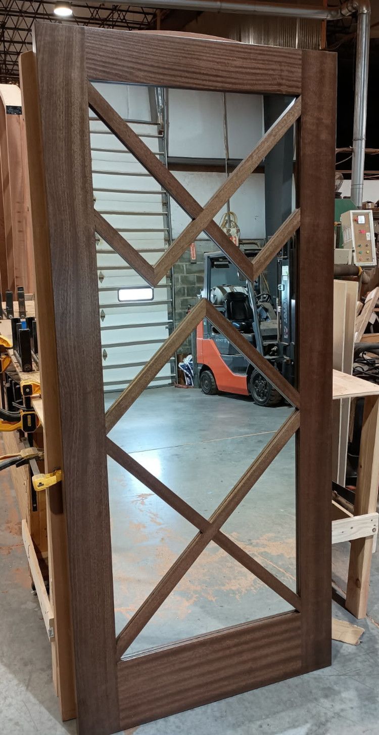 Palus #28969
Mahogany interior mirror closet door
Finished in Jacobean
Hayes, VA