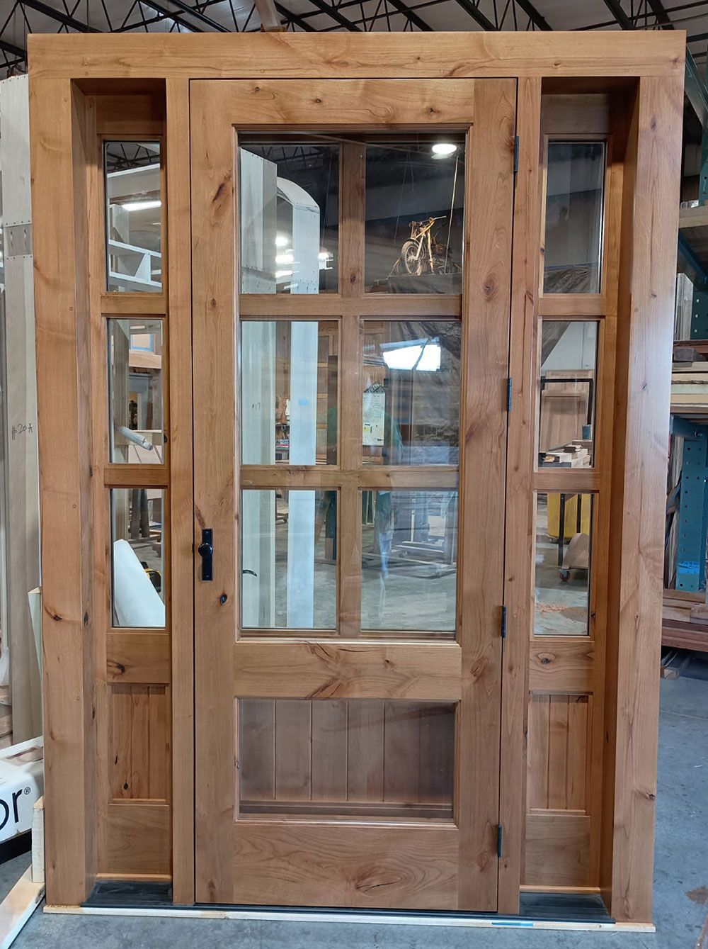 Parkhill #28790
Knotty Alder door & storm door
Finished in Puritain Pine with Honey topcoat
Ashley Norton bronze tubular lockset
Keswick, VA
