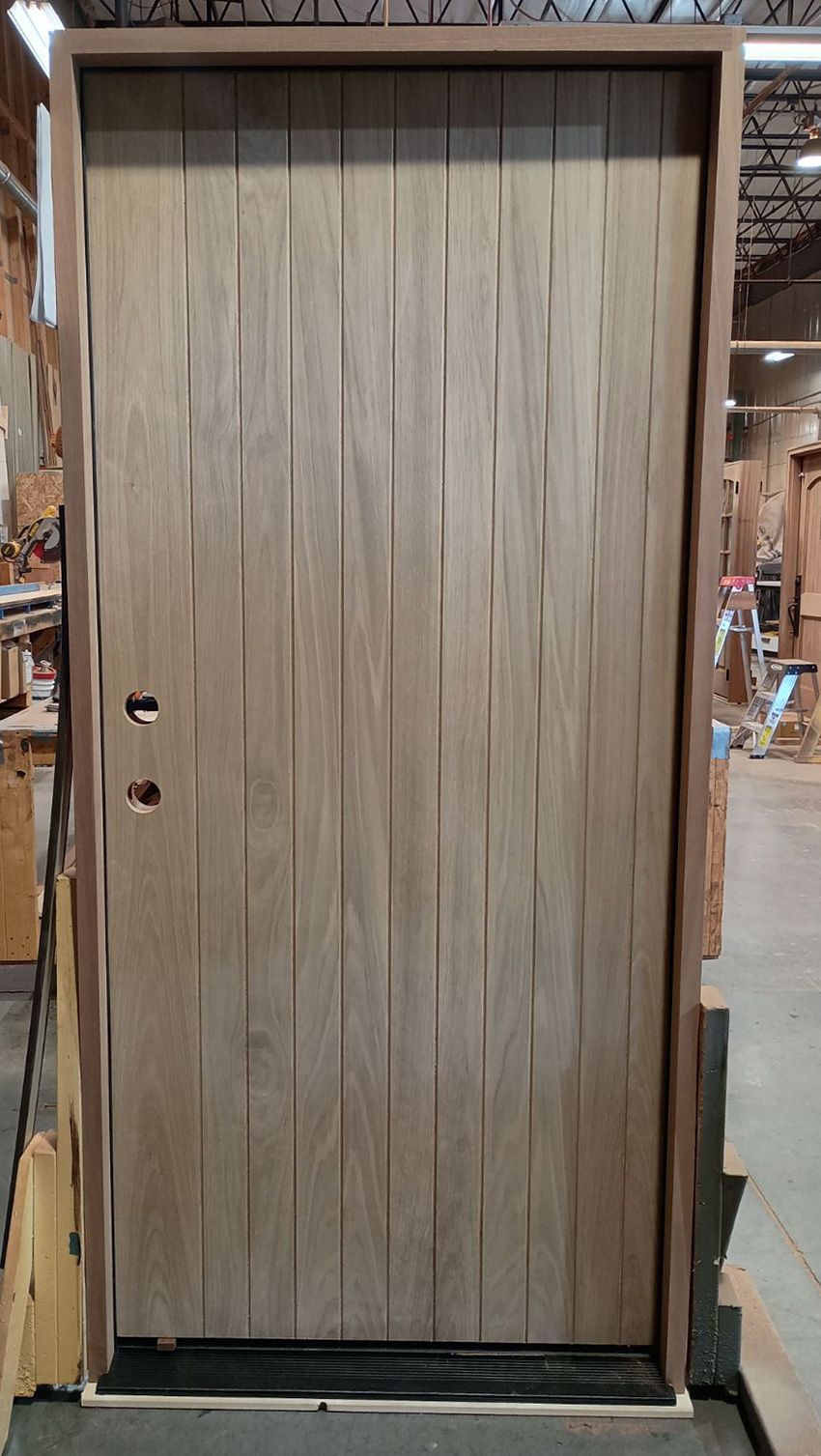 Safran #28516
Flat sawn white oak flush door with v-grooves
 PA