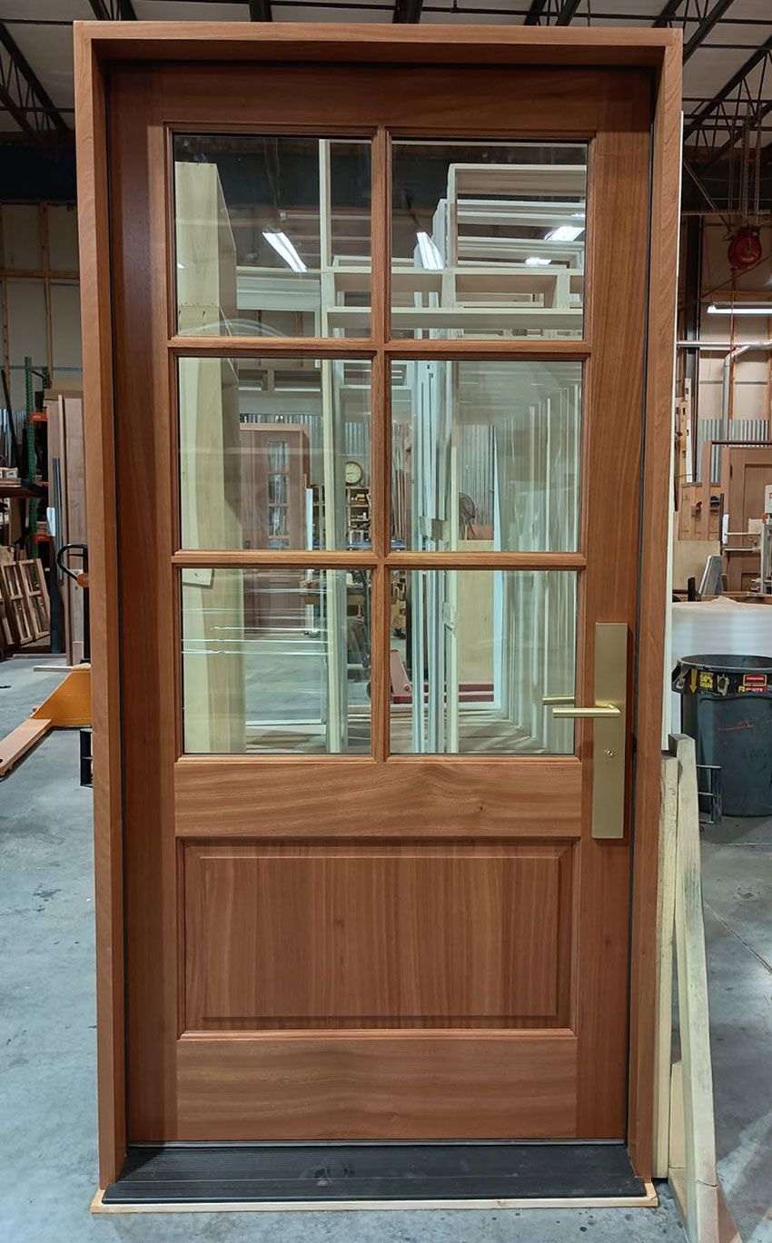 Thomas #28830
Mahogany door finished in Honey
Hoppe multi-point lock with Emtek large plate lever set
Charlottesville, VA