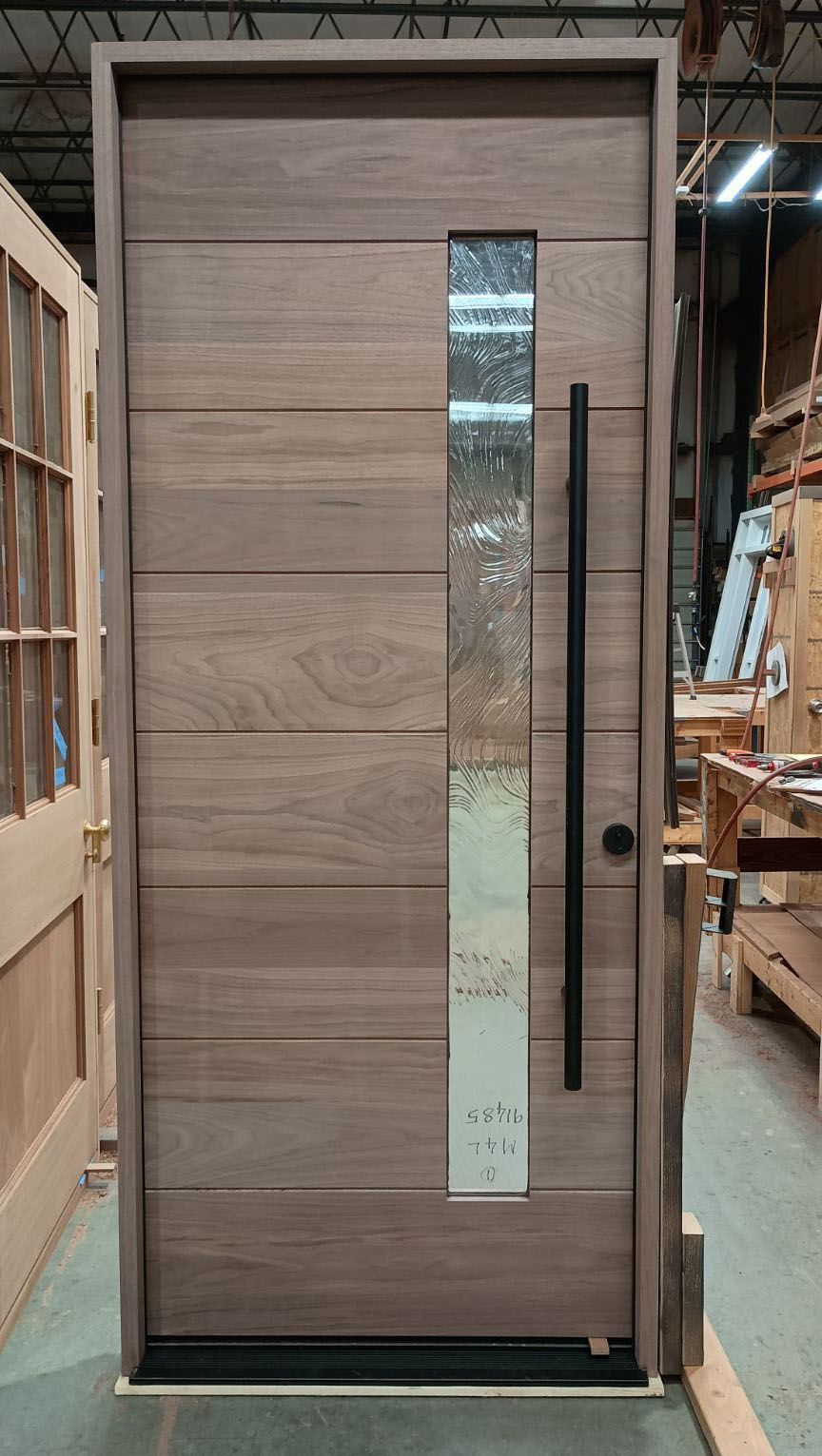 Wishart #28258
Walnut flush door
Side hinged
Shown unfinished
Baroque glass